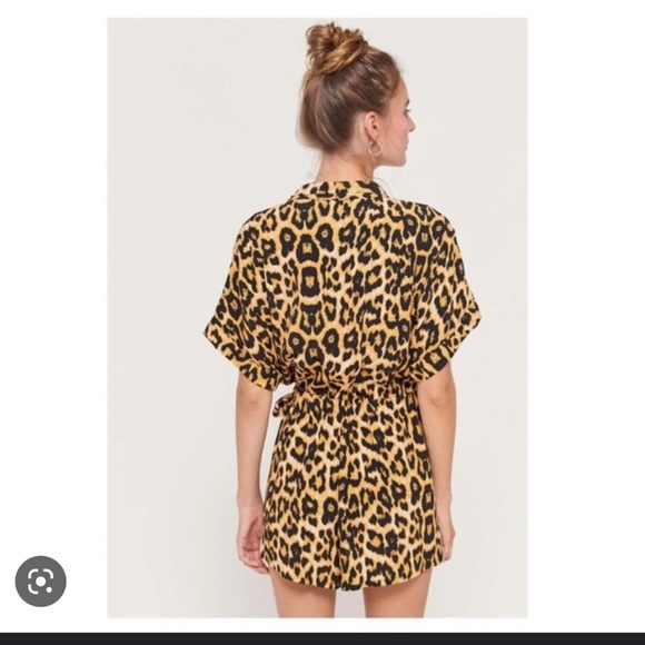 Urban Outfitters leopard jumper - Picture 2 of 6